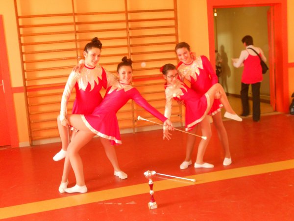 Spectacle de danse avec des majorettes